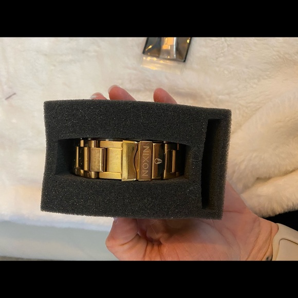 Nixon rose gold watch - Picture 3 of 4